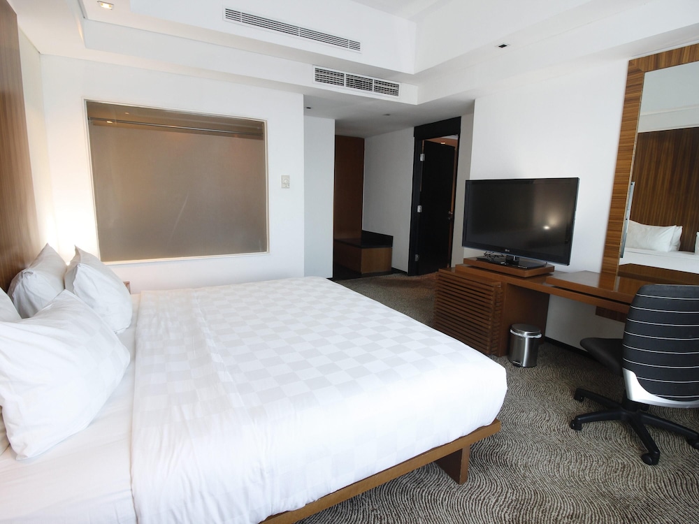 DELUXE, SUITE, KING BED