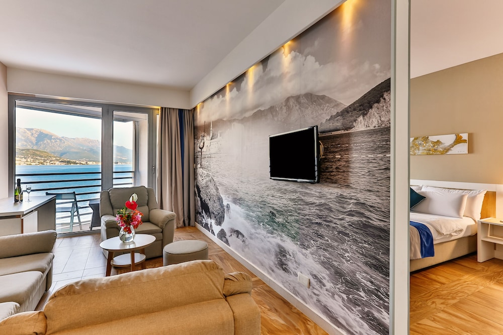 Carine Hotel Delfin 17/40