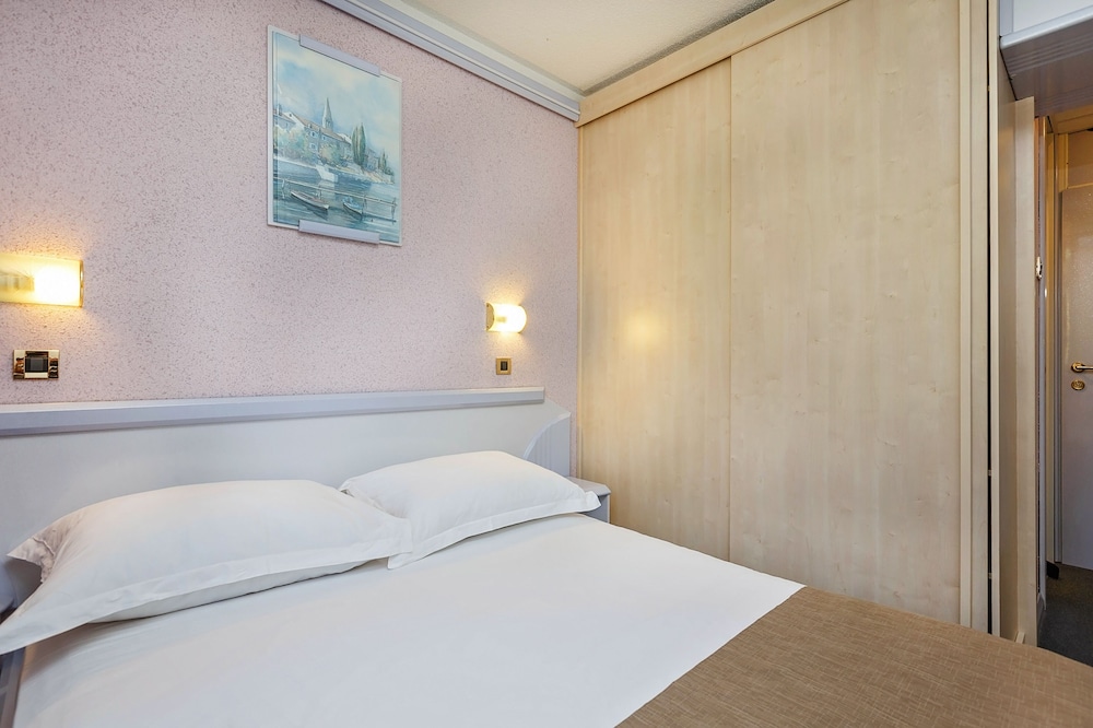 Economy, Single Bed, French Bed, Park Side