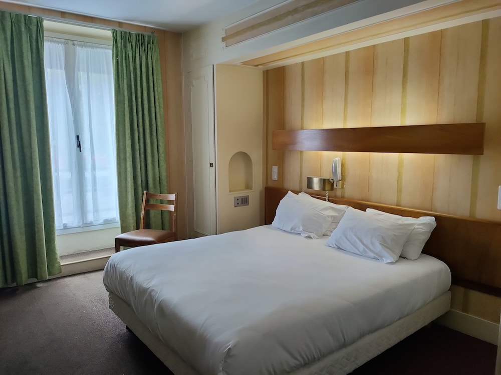 HOTEL MODERN EST 7/37