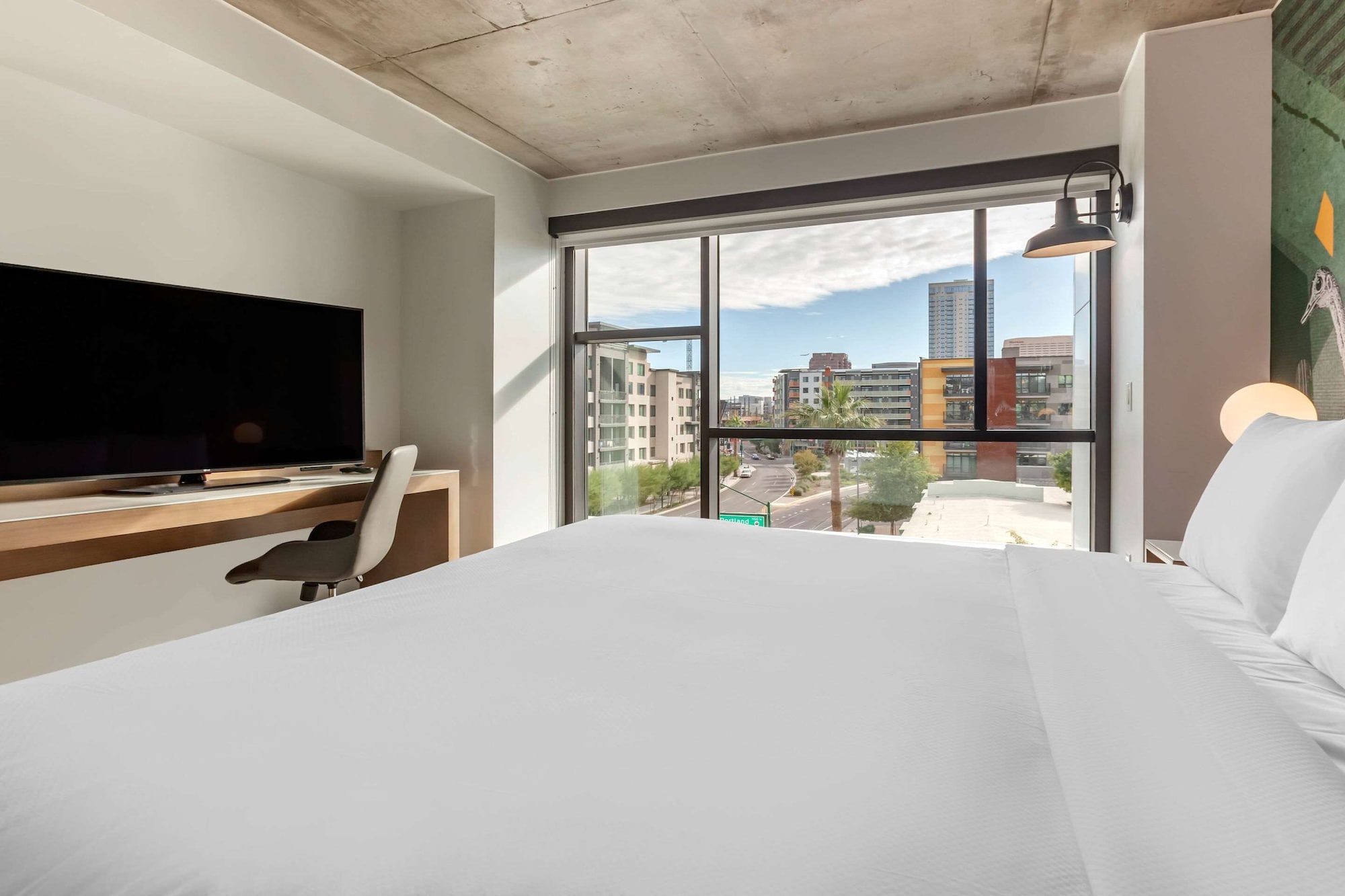 SUITE, KING BED
