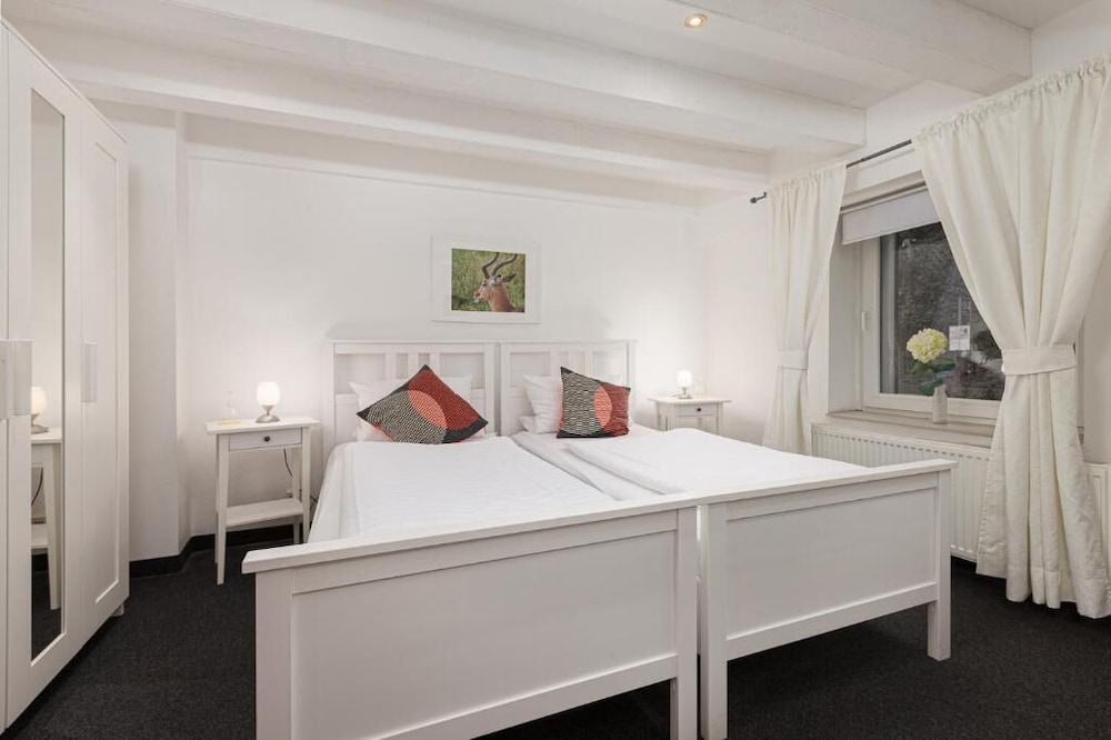 BASIC, TWIN BEDS