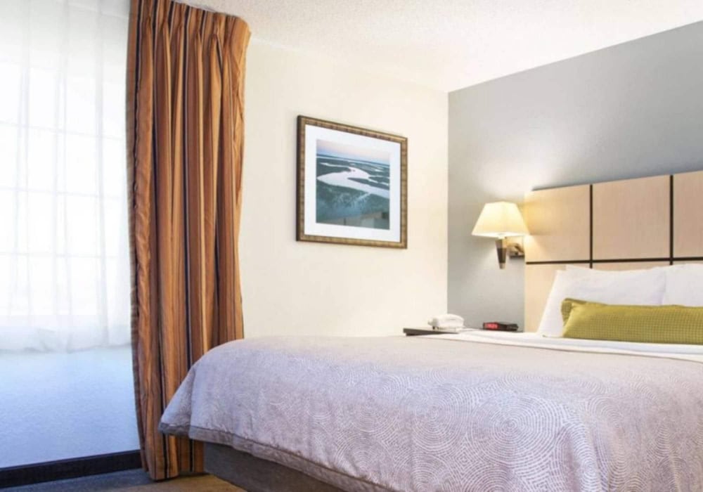 Standard, Queen Bed