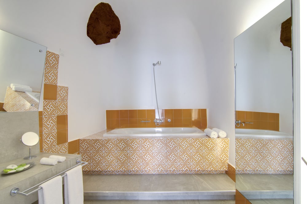 Santorini Secret Suites and Spa - Adults Only 4/50
