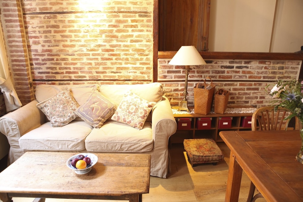 Carmelites Guest House 11/23