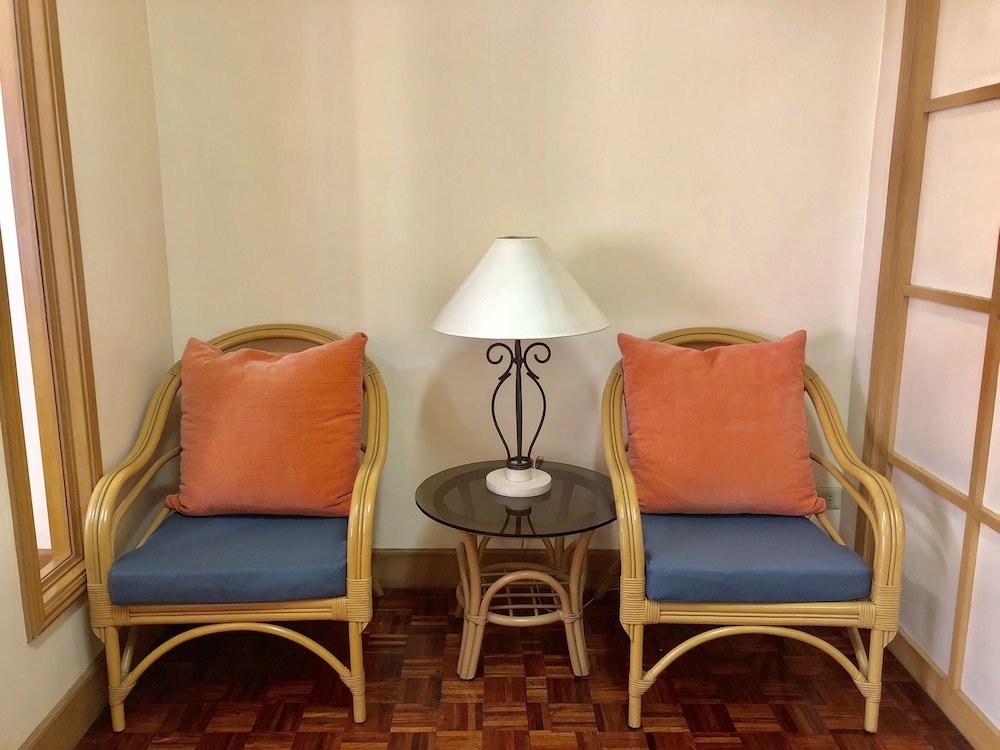 Tropicana Suites 47/74