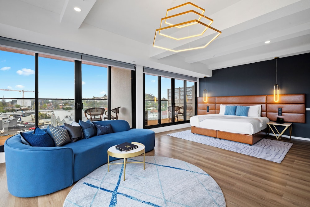EXECUTIVE, STUDIO, SUITE