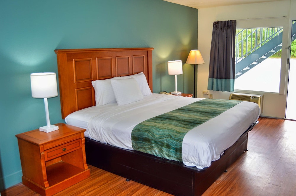 Days Inn by Wyndham Hardeeville Near Hilton Head 20/50