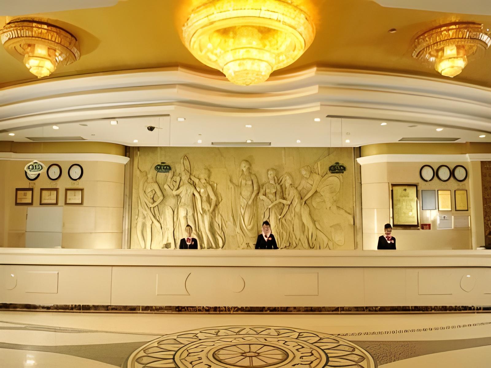 Vienna Hotel (Shenzhen Pinghu Center Metro Station) 10/42