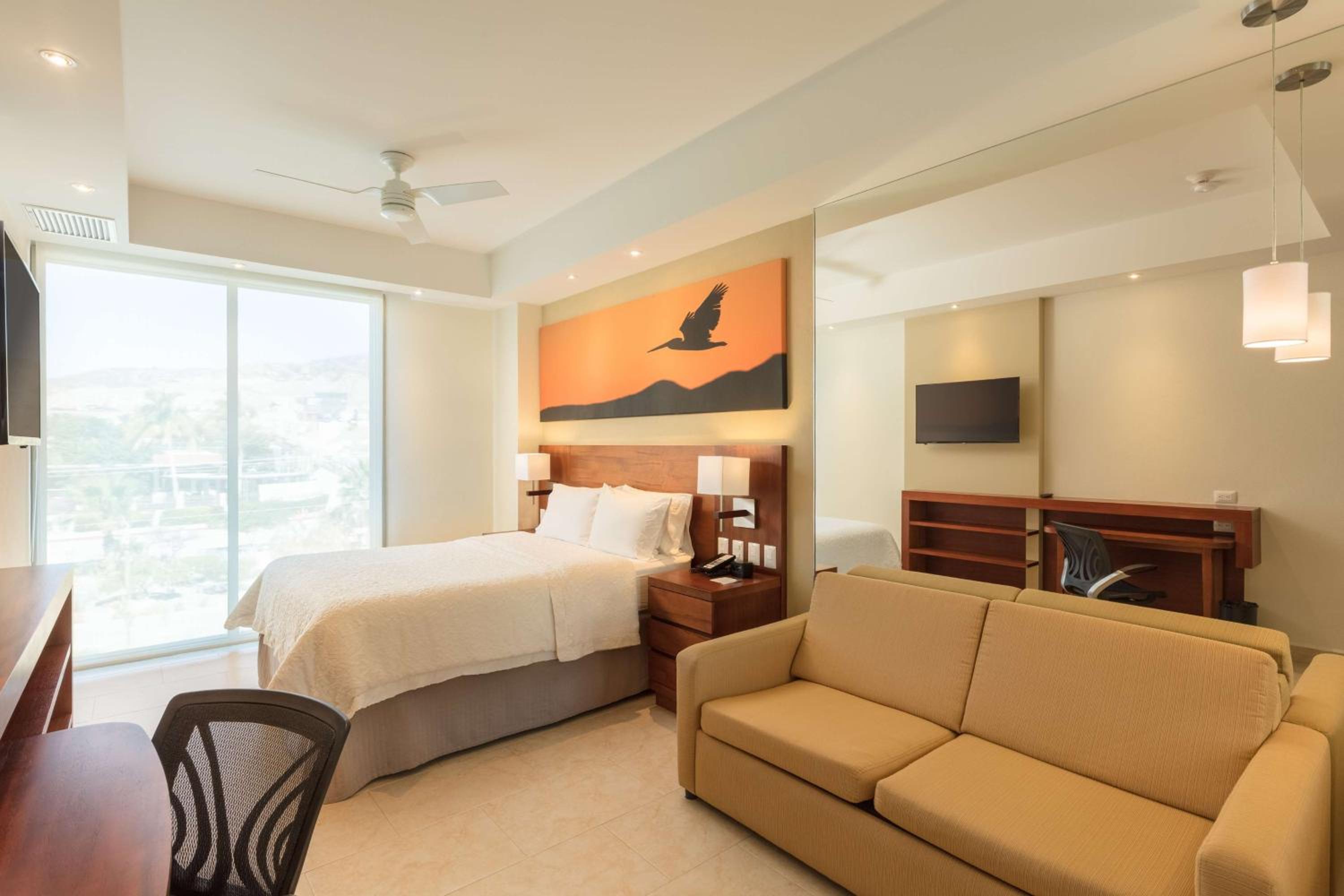 ROOM, QUEEN BED, ACCESSIBLE