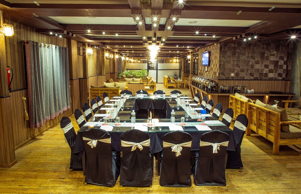 Royal Empire Boutique Hotel 42/47