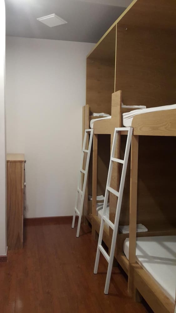 Tomorrow Hostel 20/40