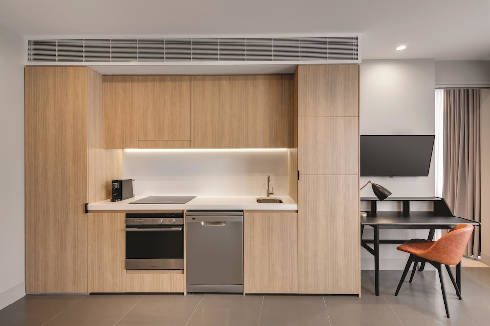 Vibe Hotel Canberra Airport 55/63