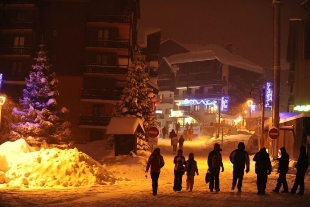Snow Chill Hotel 44/48