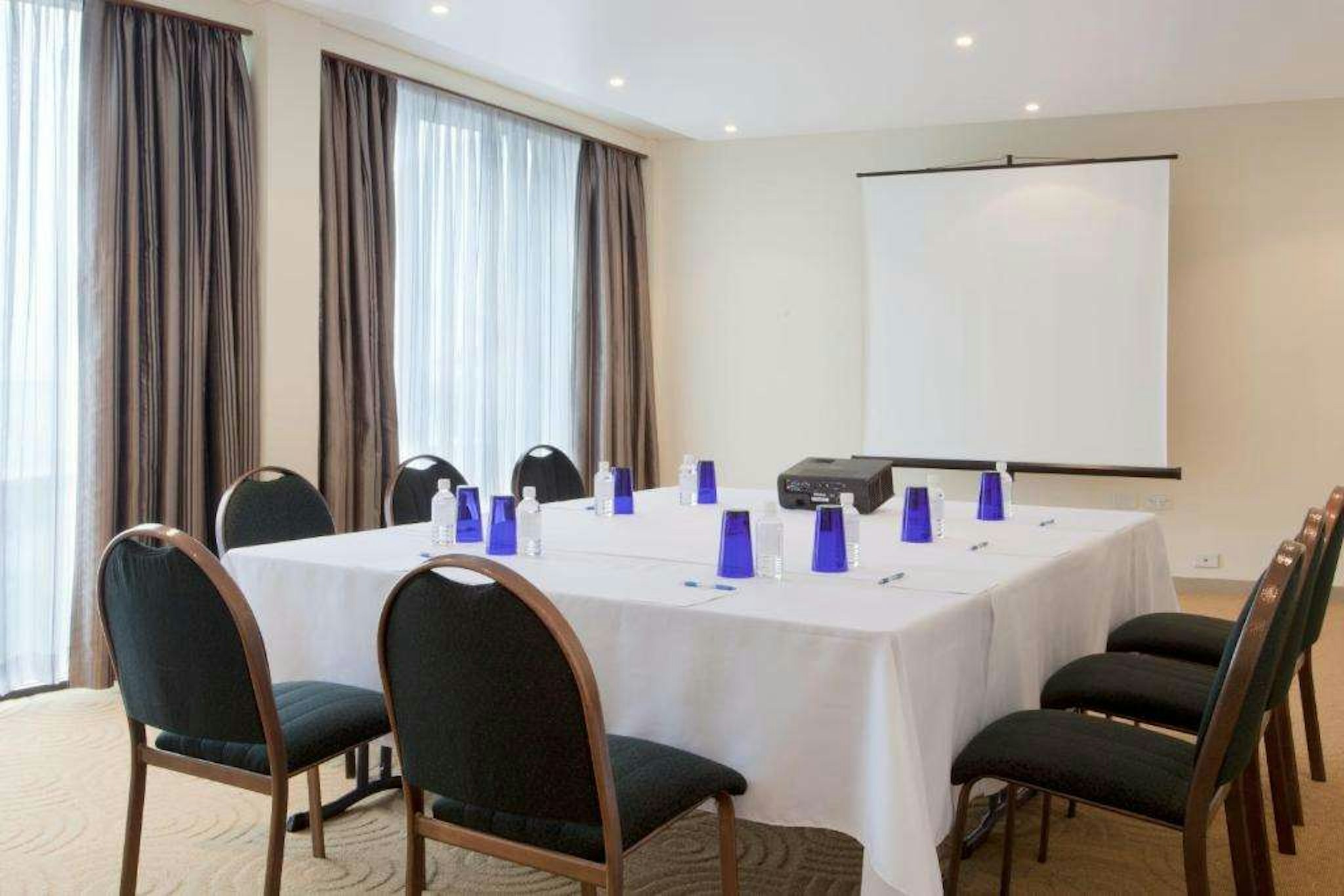 Crown Hotel Port Moresby 58/63