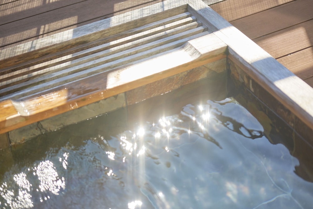 Open-Air Hot Spring Ryokan -Suikoen- [VR] 16/46