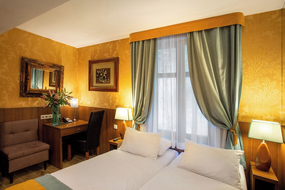 David Hotel 30/63