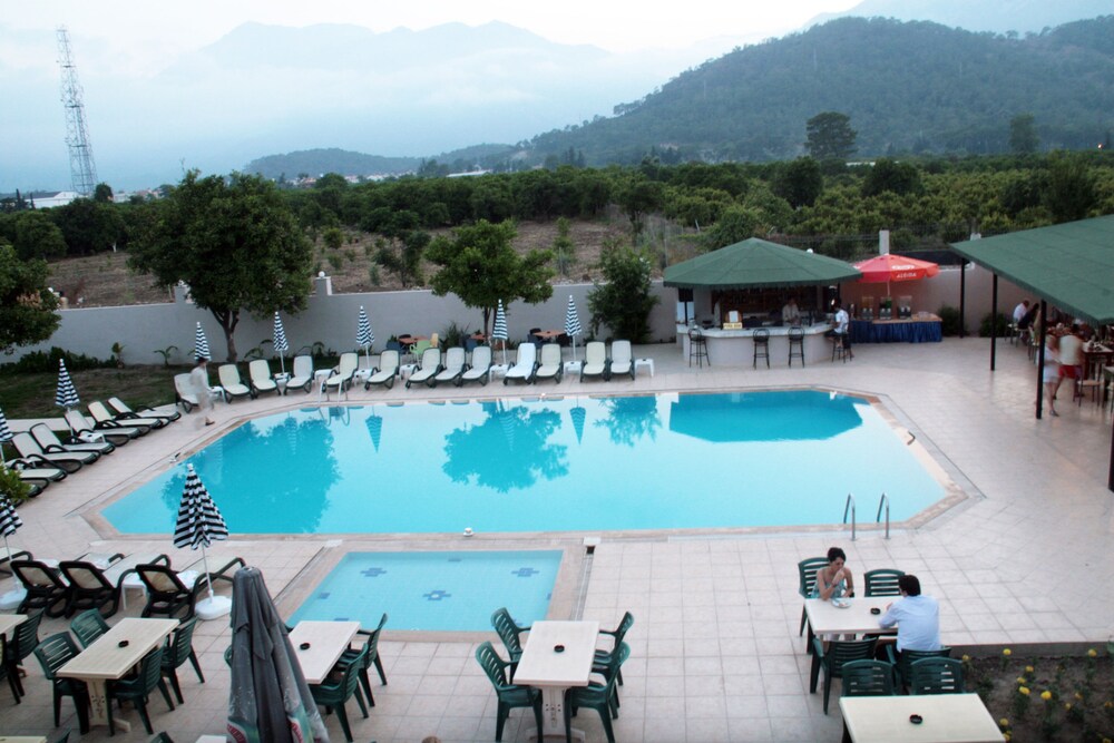 Ares Hotels 30/33