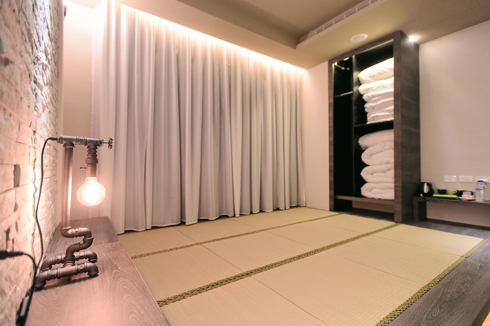 Kiwi Express Hotel-Taichung Station Branch Ii 42/60