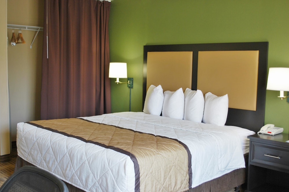 Extended Stay America Select Suites - St. Louis - Airport - Central 15/48