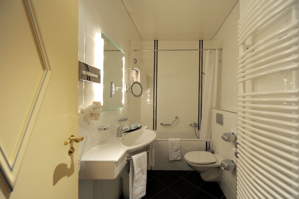 Hotel Victoria Lausanne 12/66