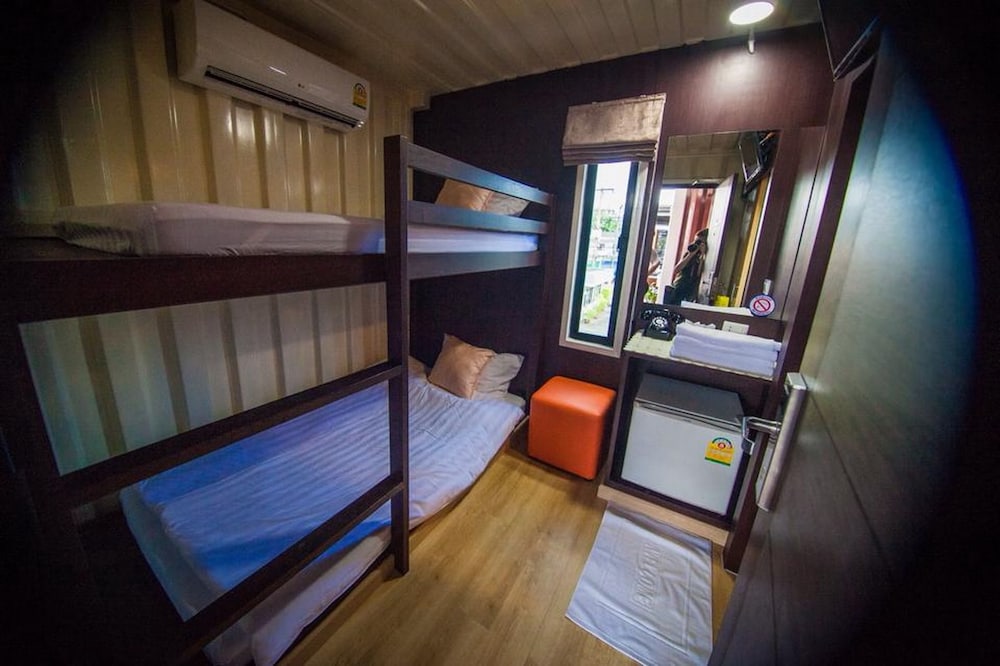 Retro Box Hotel 55/62