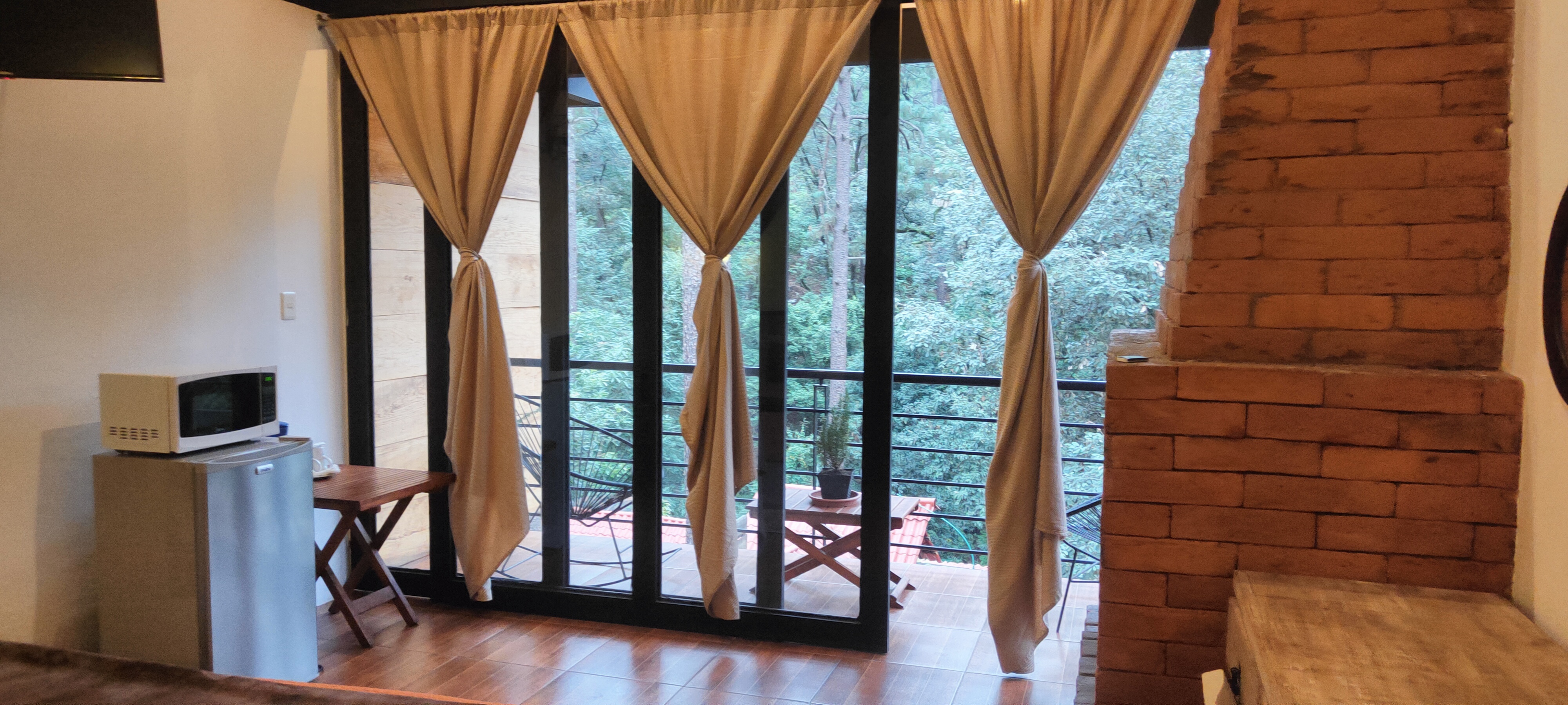 Encino House 10/50