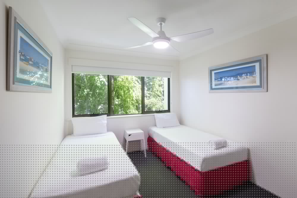 NOOSA SHORES RESORT 17/70
