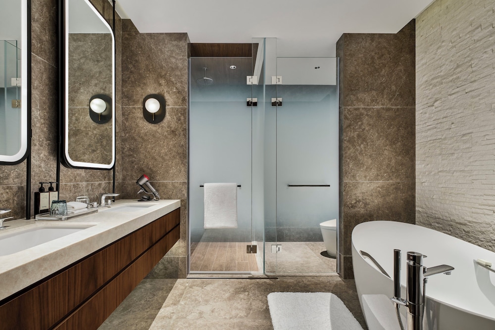 Concierge, 2 Bedrooms, Suite, King and Twin Beds، Vignette Collection Shanghai Snow World Hotel by IHG 4/4