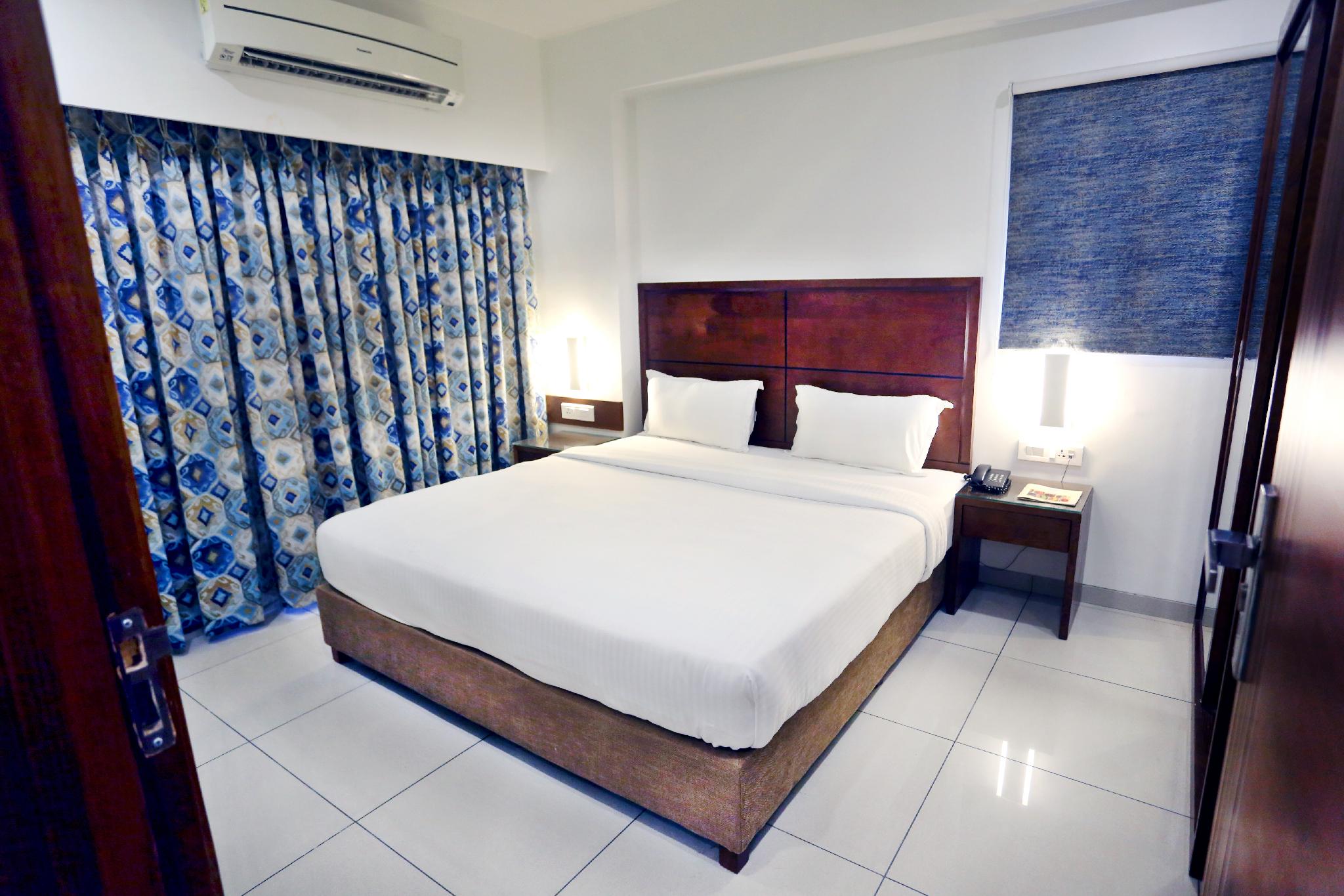OYO Premium Vastrapur Lake 18/63