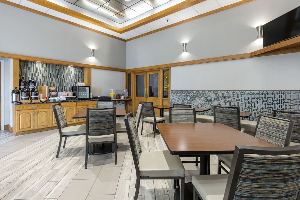 Greenstay Hotel and Suites 54/69