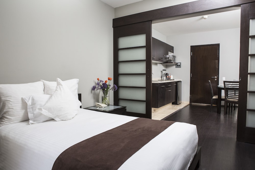 Giorgio Suites 8/27
