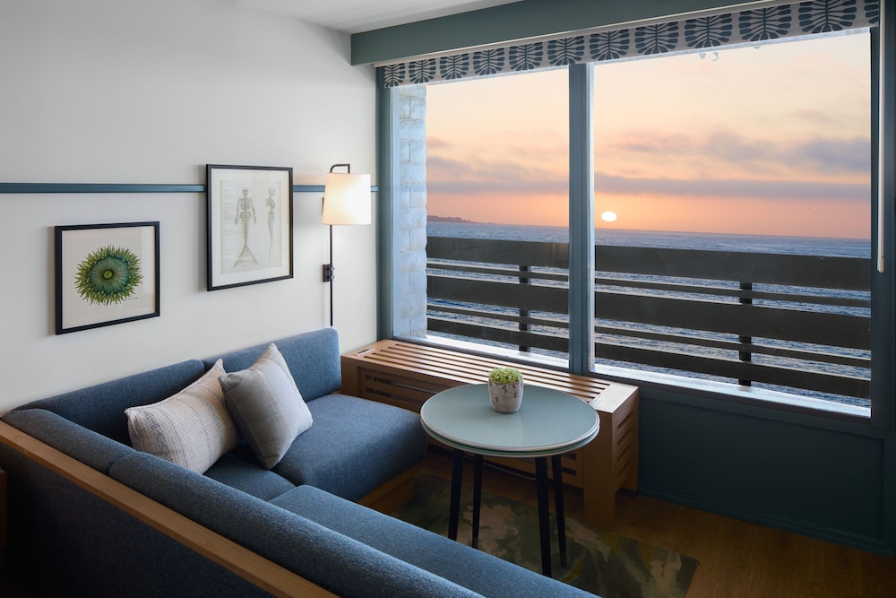 Monterey Beach Hotel, a Tribute Portfolio Hotel 53/83