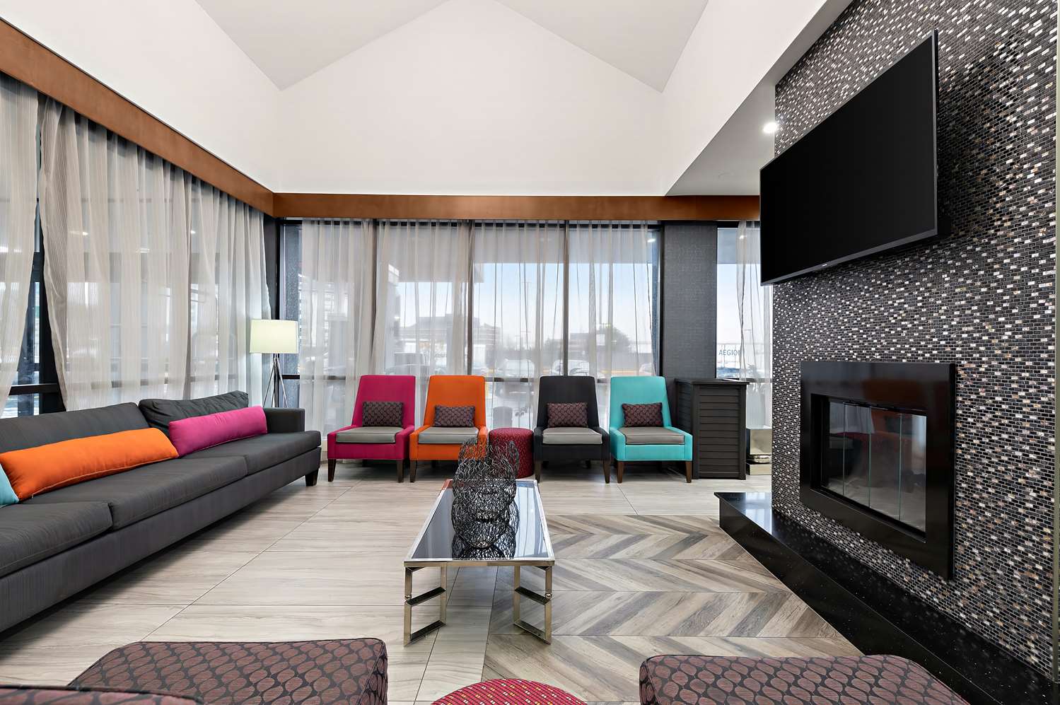Best Western Plus Toronto North York Hotel and Suites 7/13