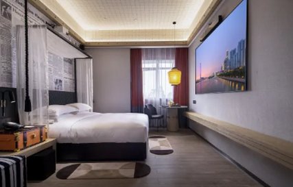 Deluxe, King Bed