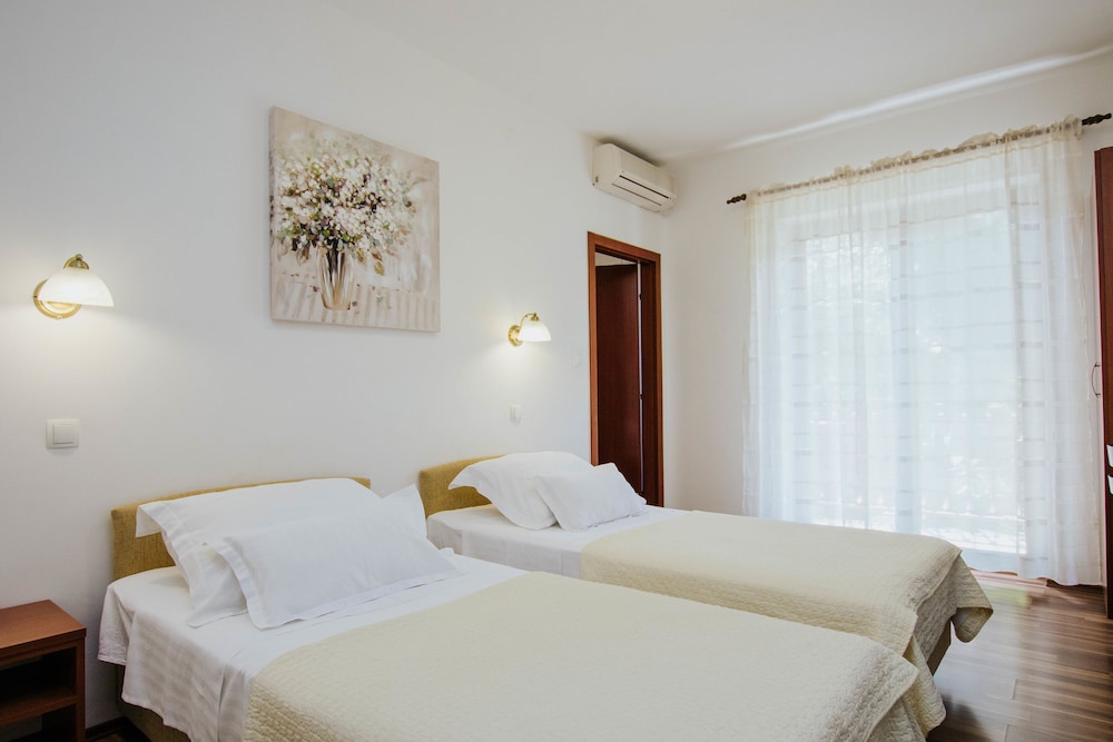 Hotel Vila Tina 10/50