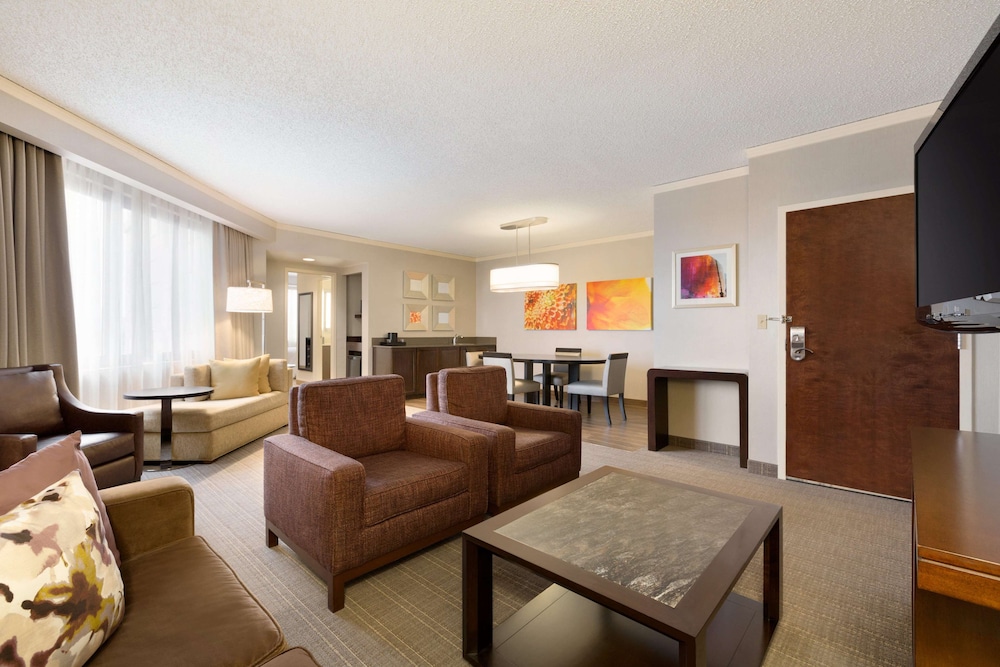 Embassy Suites by Hilton Chicago North Shore Deerfield 32/65