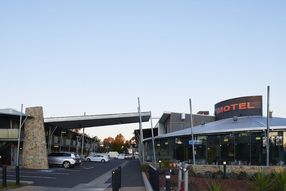 Station Motel Parkes 4/23