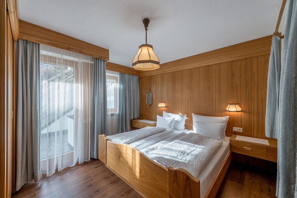 Apartment, Queen and Twin Beds