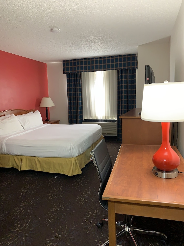 Ramada by Wyndham Santa Fe 17/36
