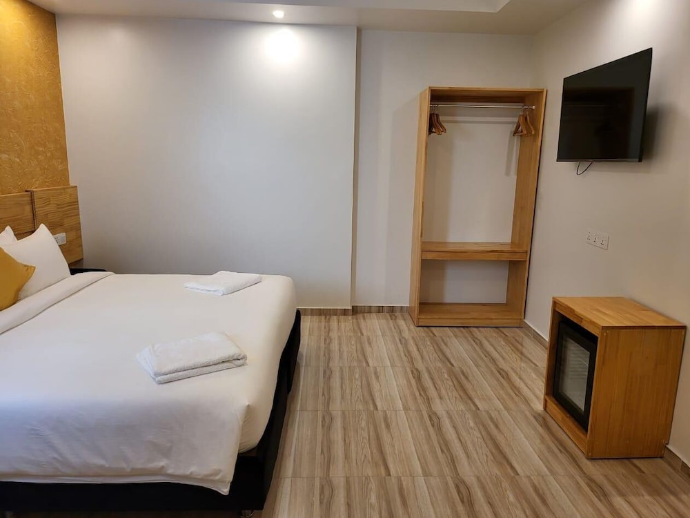 AIMI Beach Hotel 40/64