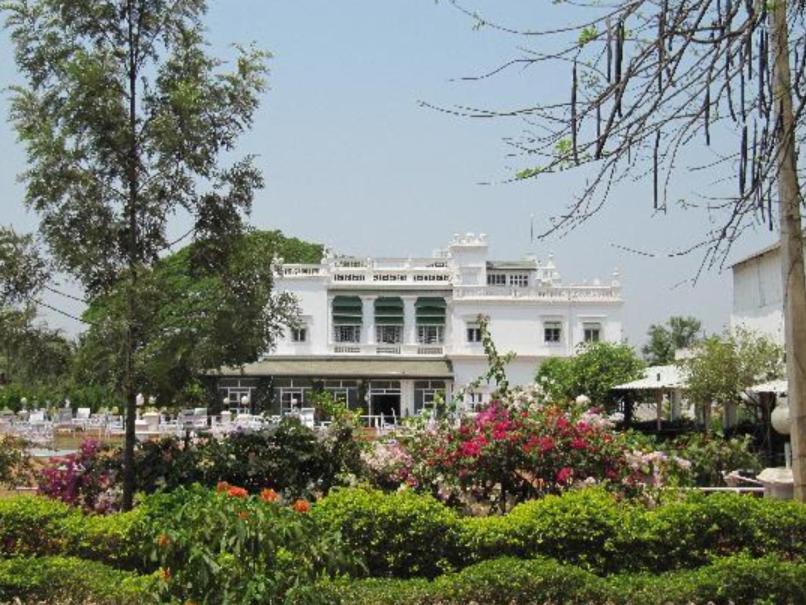 THE GREEN HOTEL 7/59