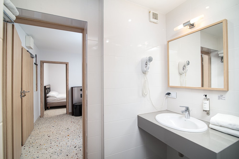 Hotel Antares 44/50