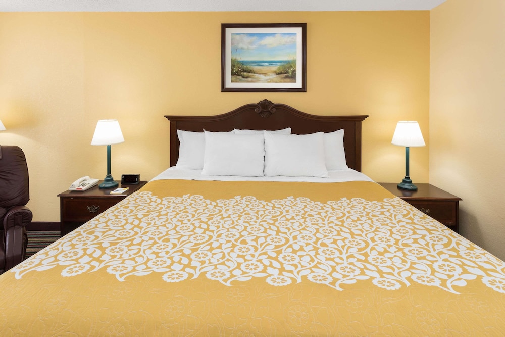 Days Inn by Wyndham Mt Pleasant-Charleston-Patriots Point 21/26