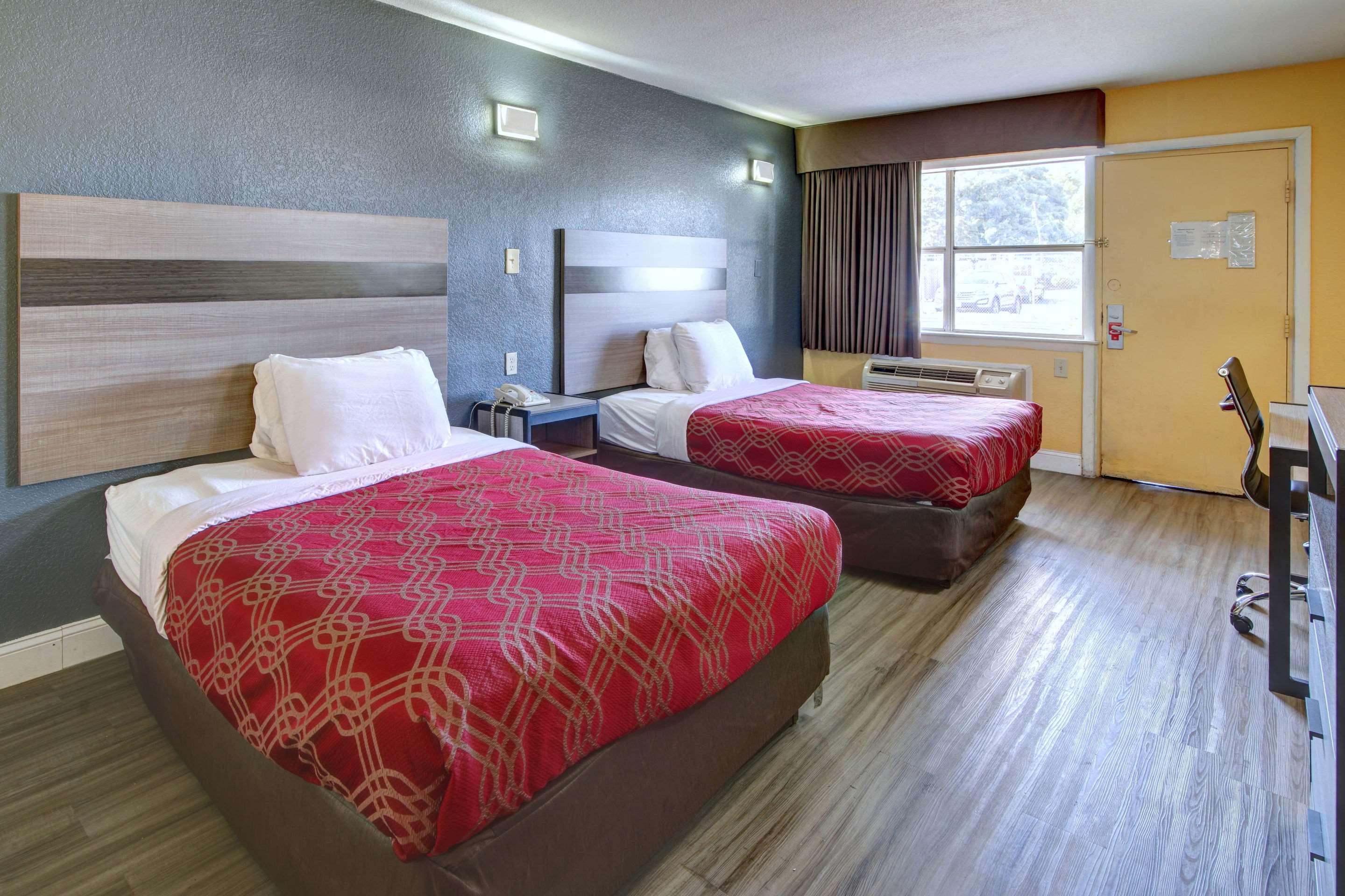 ROOM, 2 DOUBLE BEDS