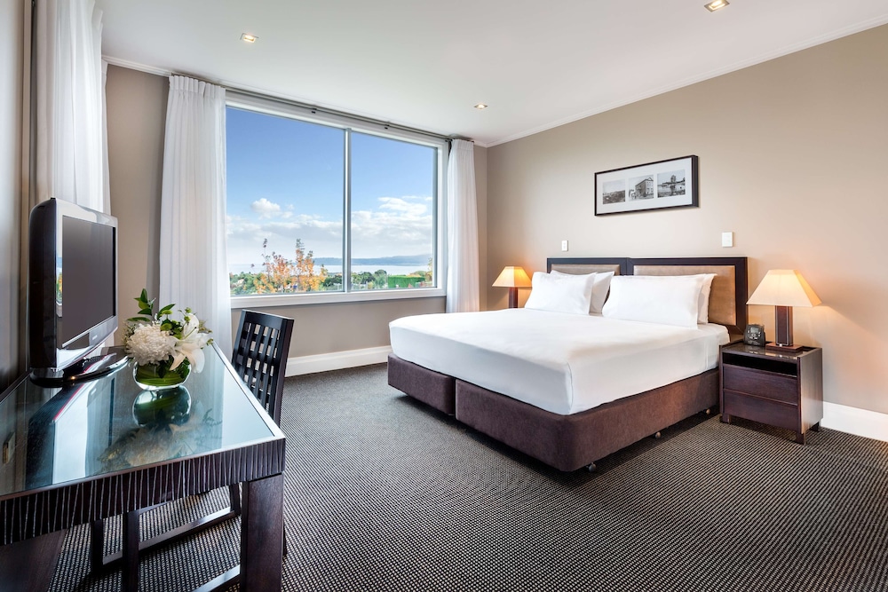Hilton Lake Taupo 11/70
