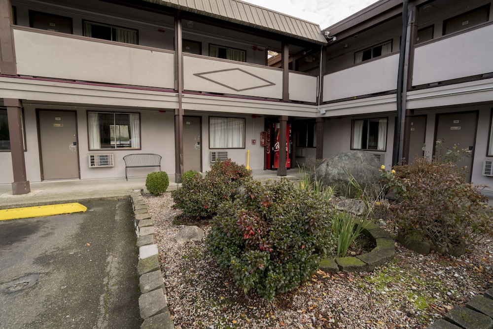 Seatac Inn and Airport Parking 27/44
