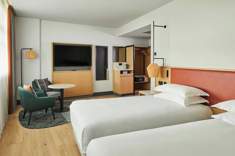 DELUXE, TWIN BEDS