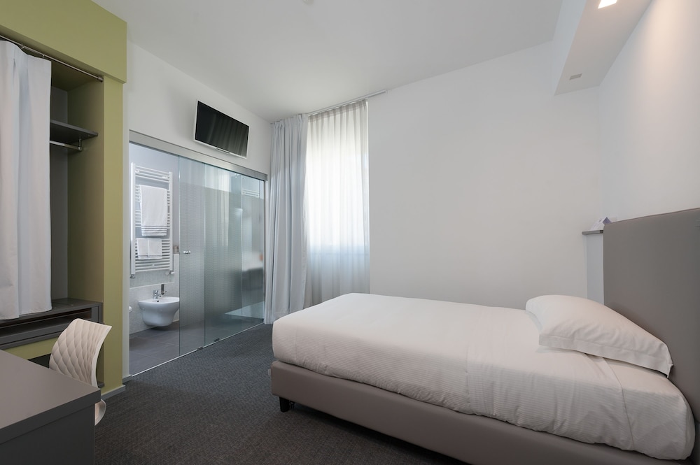 Hotel Executive Inn 18/61