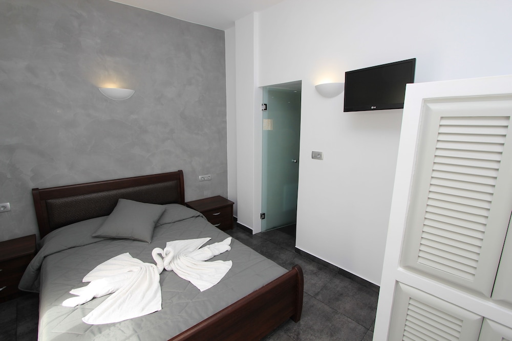 Gianna Suites 7/43